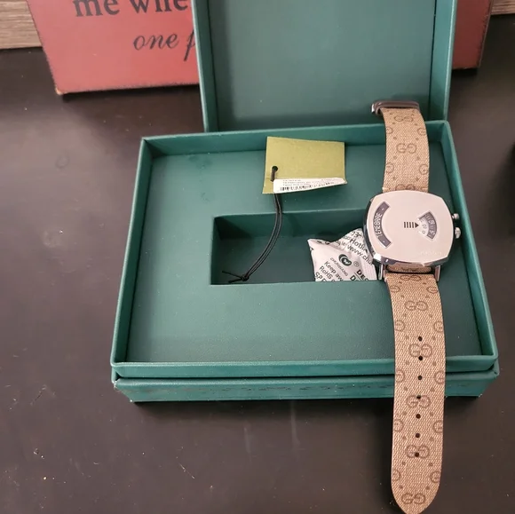 Men's Gucci watch